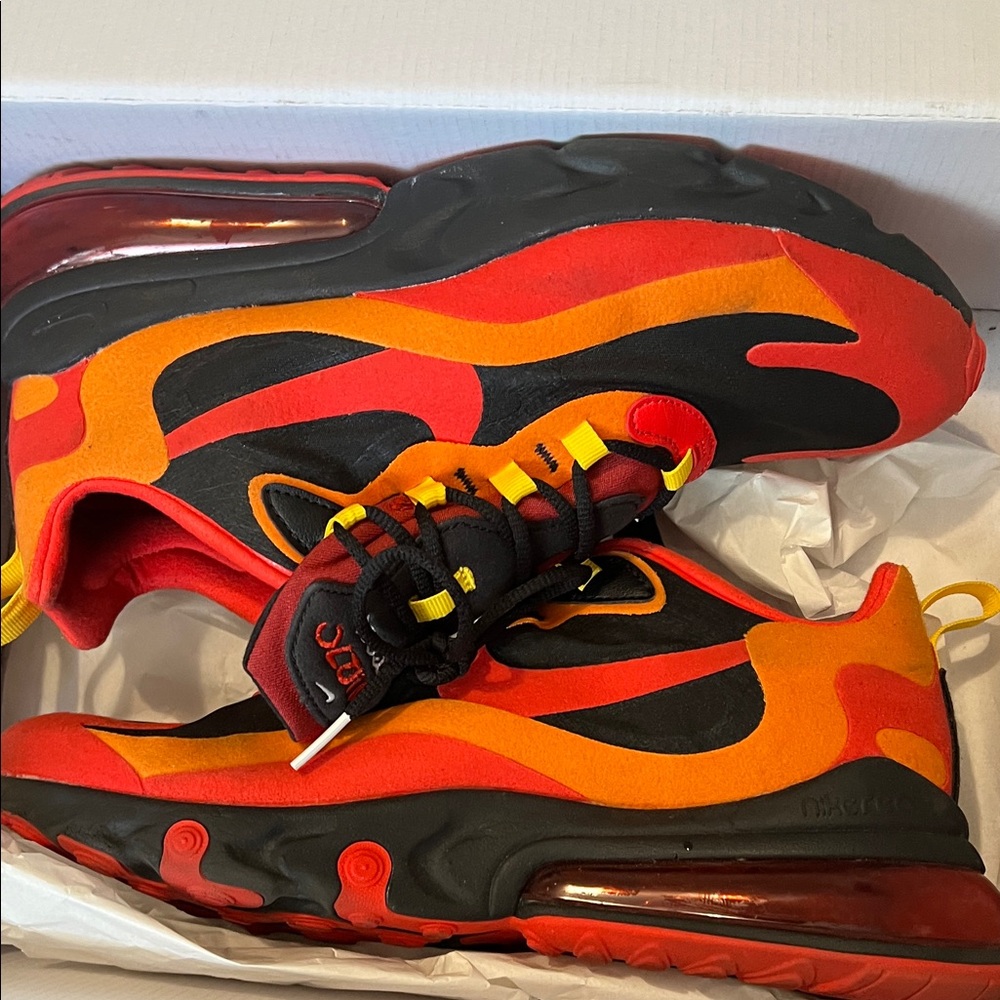 Vibrant men Sneakers - Black and Red